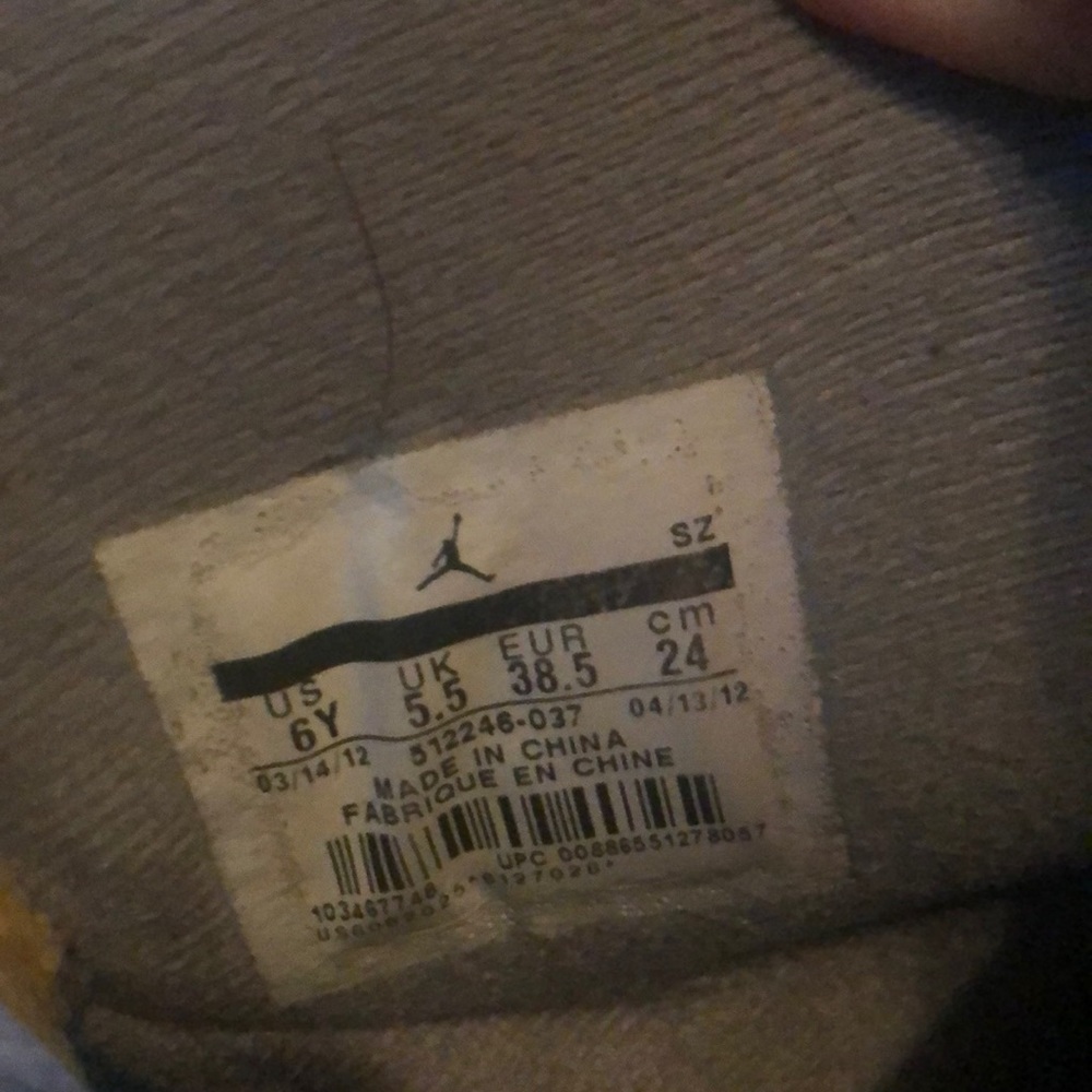 Jordan Sneakers - Picture 3 of 6